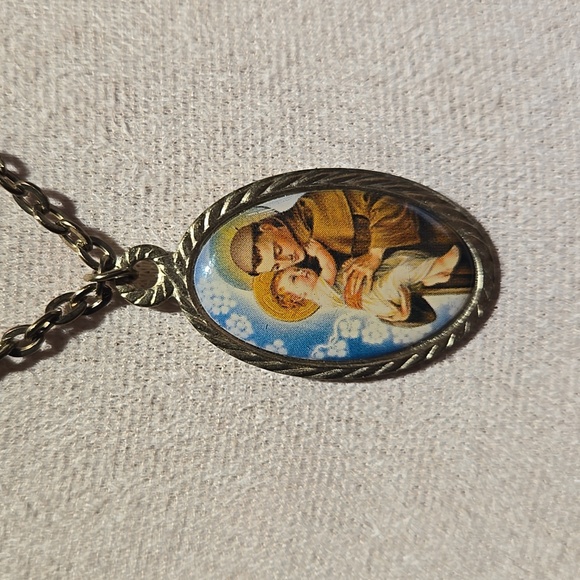 Dainty Gold Catholic necklace - Picture 2 of 2